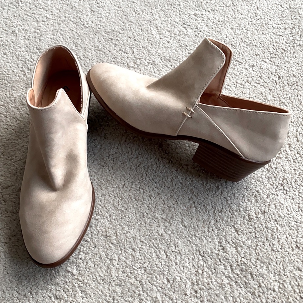 NEW tan suede booties size 7